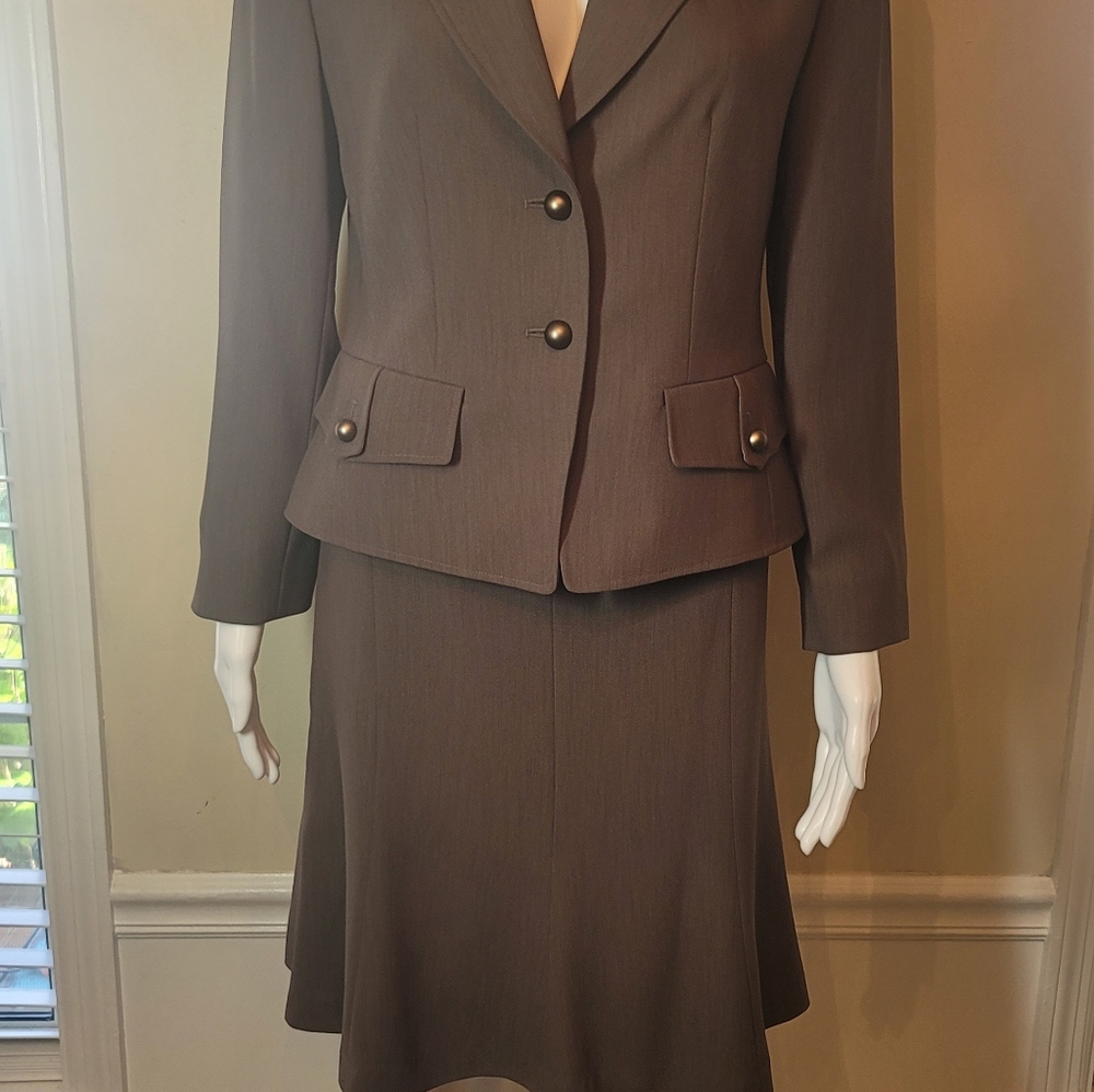 ISABEL & NINA BROWN SUIT, Sz 4